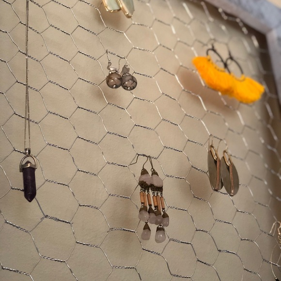 SOLD SOLD SOLD Distressed wooden jewelry frame - Picture 4 of 7